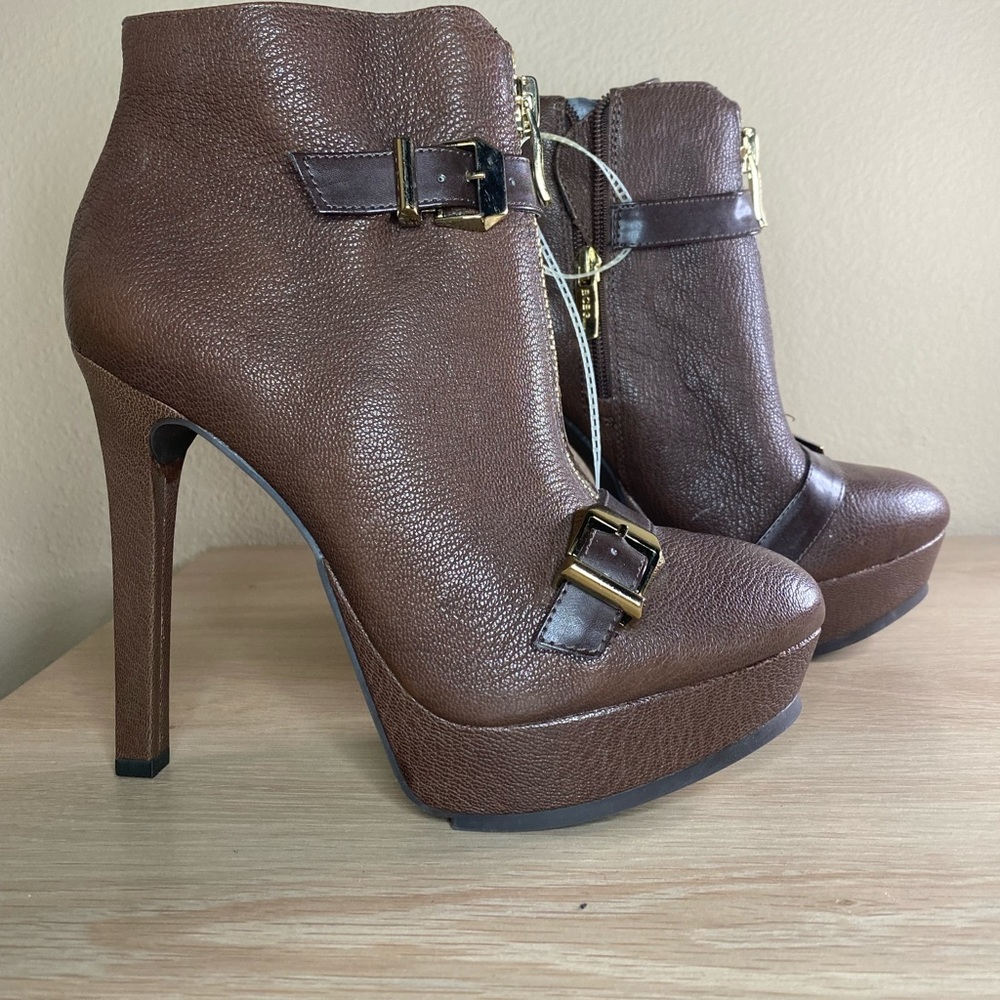 BCBG GENERATION BROWN HEEL BOOTIES